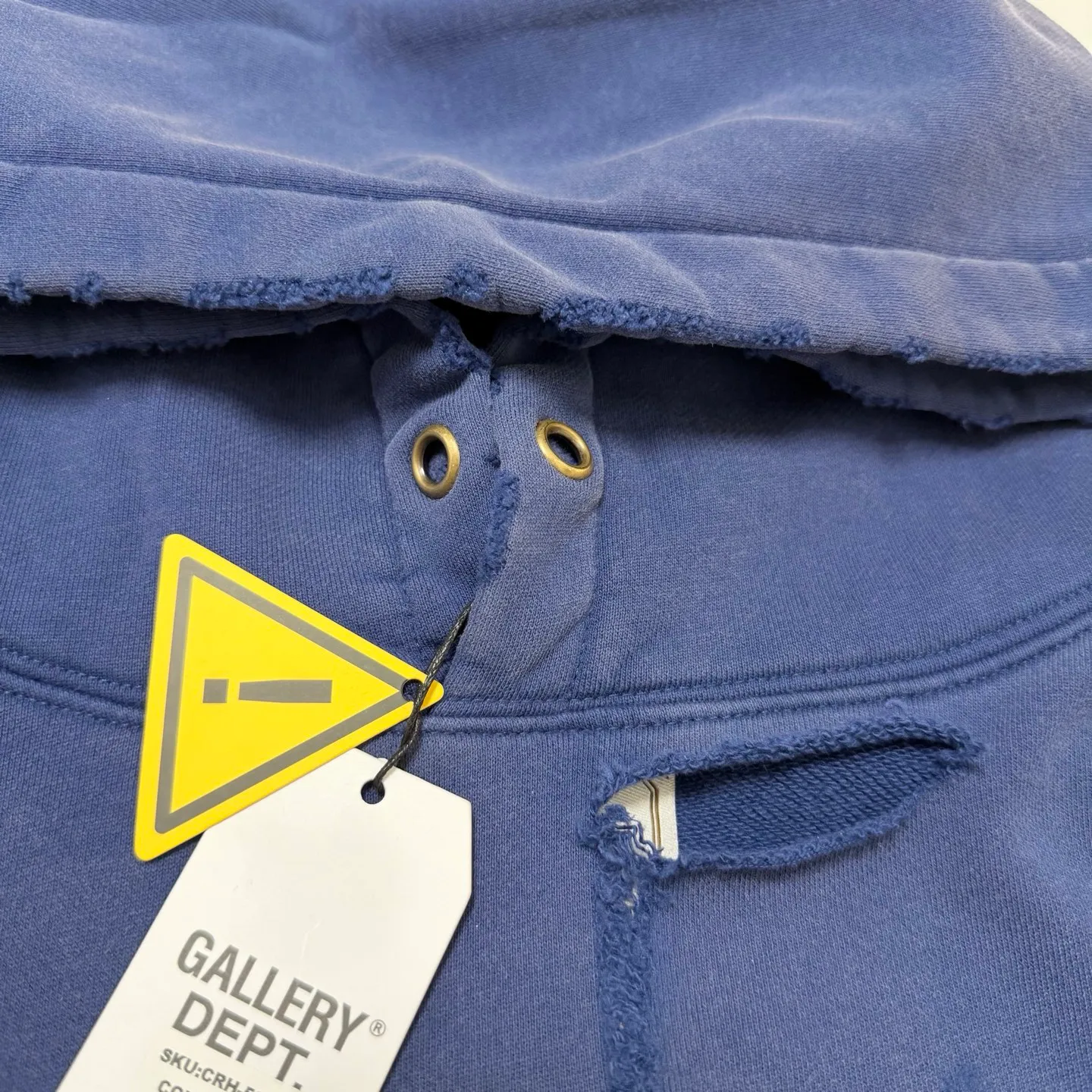 Detail processing GALLERY DEPT. CHATEAU RANCH HOODIE/NAVY Horseshoe Chateau ink-splashed damage hoodie Washed blue S-XL Assute reactive dye Garment horse fade processing Post-color frying processing Super heavy and tedious work Too many cuts and hanging wormholes destruction processing➕Hand-splashed ink Very time-consuming and labor-intensive Correct version Original main mark➕Large main mark➕Yellow wash mark The original BOXY short and wide version has not been changed at all. God-cut. Authentic level printing process. Post-washing treatment to show natural aging effect.